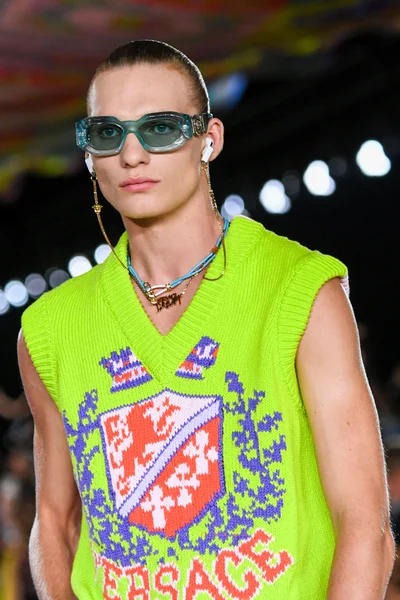 Look 63